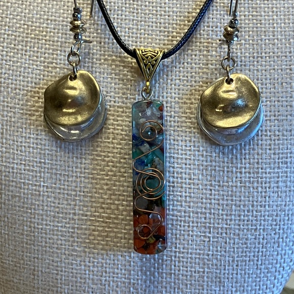 Jewelry - MULTICOLORED PENDANT WITH GOLD/SILVER PIERCED EARRINGS